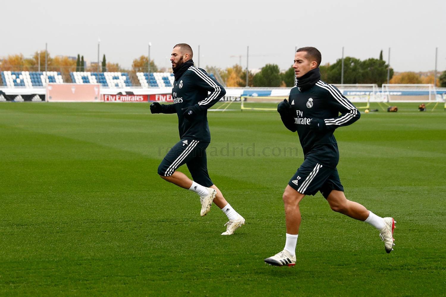Modric lặp lại hành động của Ronaldo trên sân tập Real - Bóng Đá