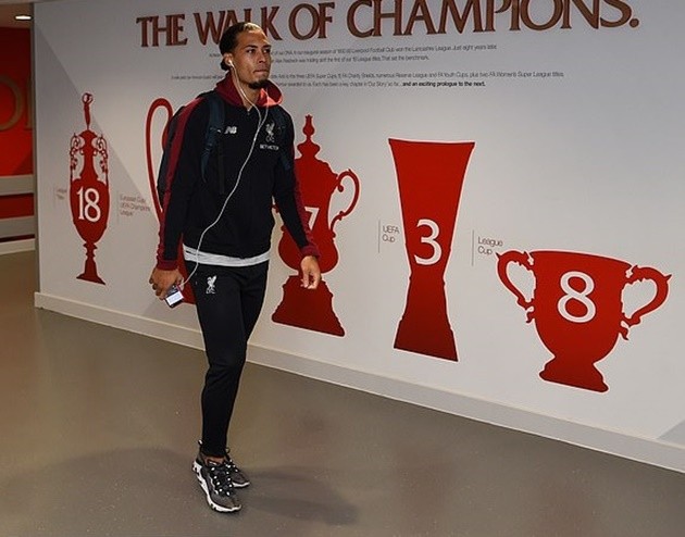 Cầu thủ Liverpool căng thẳng, phía M.U xuất hiện ninja trên sân Anfield - Bóng Đá