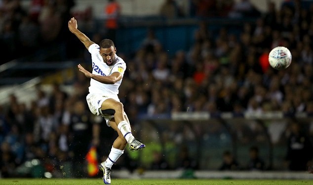 Leeds của 'phù thủy' Bielsa tiếp tục bất bại, ngự trị trên đỉnh - Bóng Đá