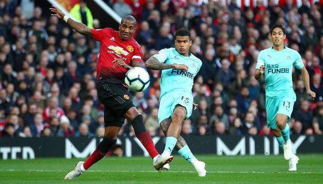 Tương lai đã quyết, Mourinho trở lại M.U với nụ cười bí ẩn - Bóng Đá