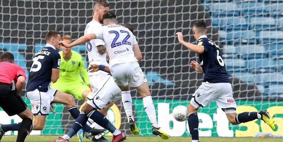 Ghi bàn kịch tính phút chót, Leeds của 'phù thủy' Bielsa tiếp tục ngự trị trên đỉnh - Bóng Đá
