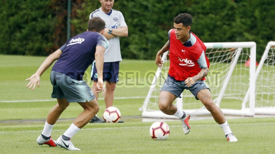 Sanchez buồn rũ rượi trên đường tới sân tập Man Utd - Bóng Đá