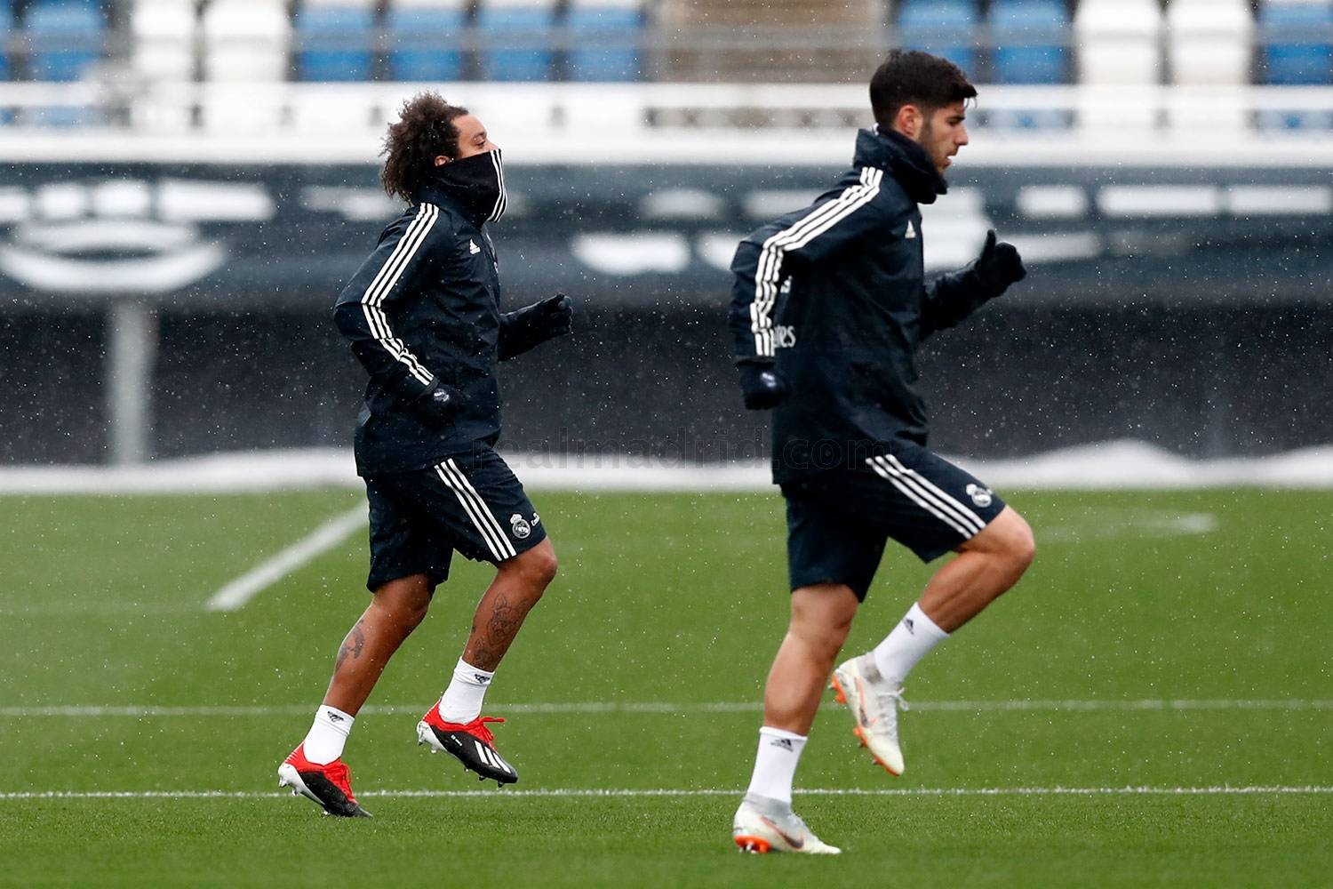 Modric lặp lại hành động của Ronaldo trên sân tập Real - Bóng Đá