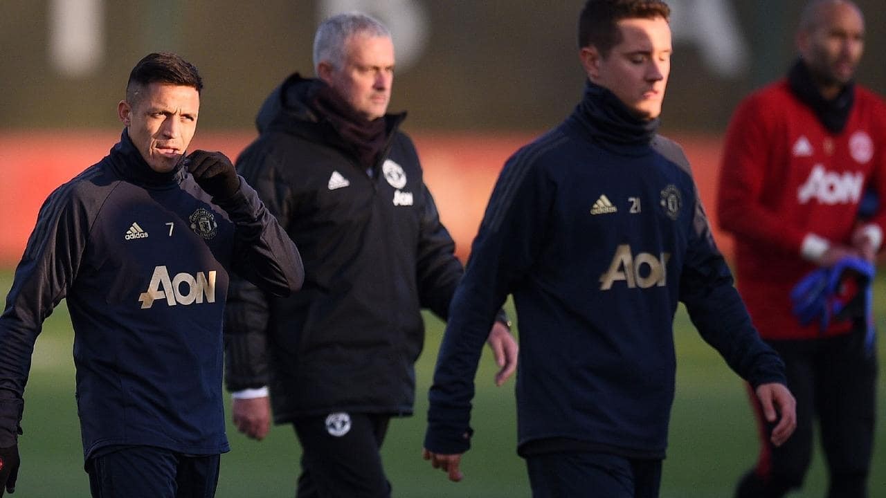 Chùm ảnh: Mourinho trở về quê nhà - Bóng Đá