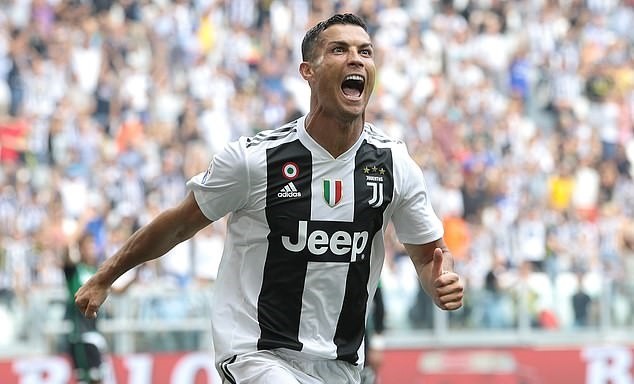Không chỉ 'phun châu nhả ngọc', Douglas Costa còn húc đầu, đánh cùi chỏ - Bóng Đá