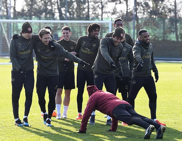 Chưa đá, sao Arsenal đã ra dấu hiệu chiến thắng trước Man City - Bóng Đá