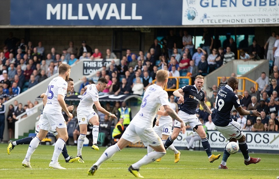 Ghi bàn kịch tính phút chót, Leeds của 'phù thủy' Bielsa tiếp tục ngự trị trên đỉnh - Bóng Đá