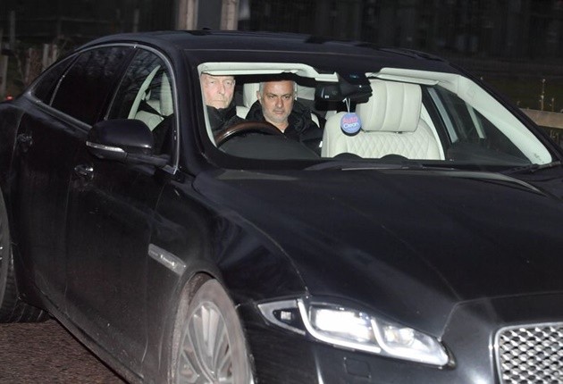 Mourinho đã bị Man Utd sa thải thế nào? - Bóng Đá