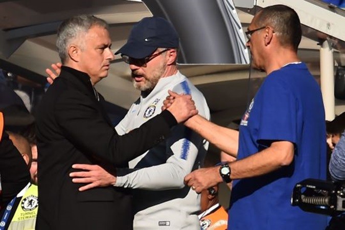 Sarri yêu cầu CĐV Chelsea phải làm điều này với Mourinho - Bóng Đá