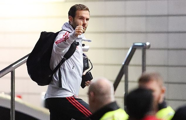 Ảnh Man Utd tới khách sạn - Bóng Đá