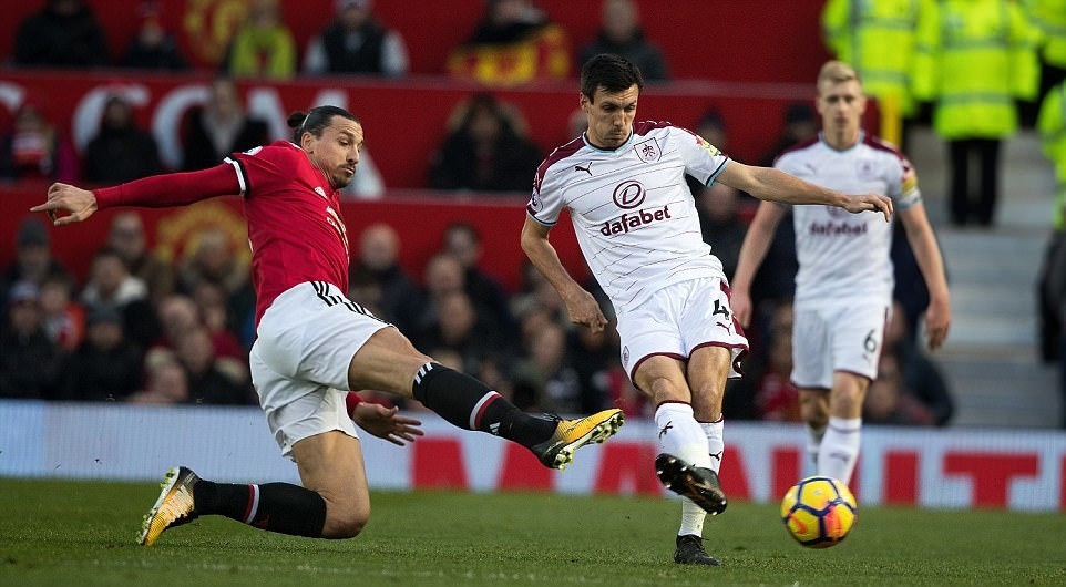 TIẾT LỘ: Vì sao Ibrahimovic bị thay ra ngay sau hiệp 1? - Bóng Đá