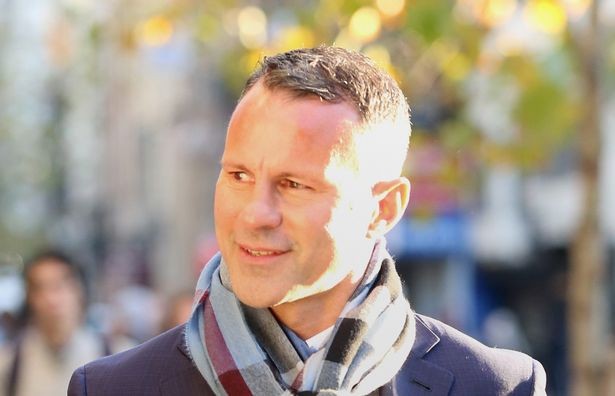Ryan Giggs công khai bạn gái mới bốc lửa - Bóng Đá