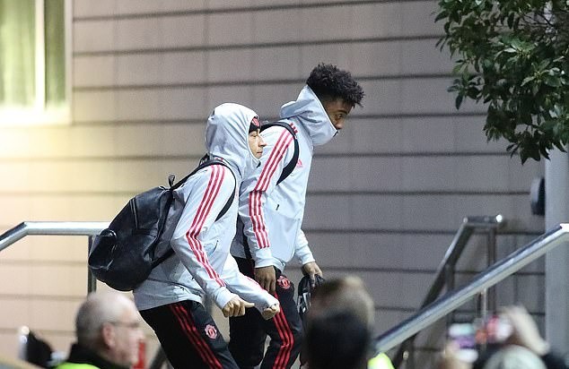 Ảnh Man Utd tới khách sạn - Bóng Đá