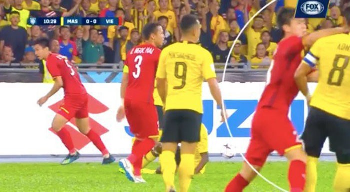 Duy Mạnh lên tiếng về hành động vung cánh tay vào mặt đối thủ - Bóng Đá