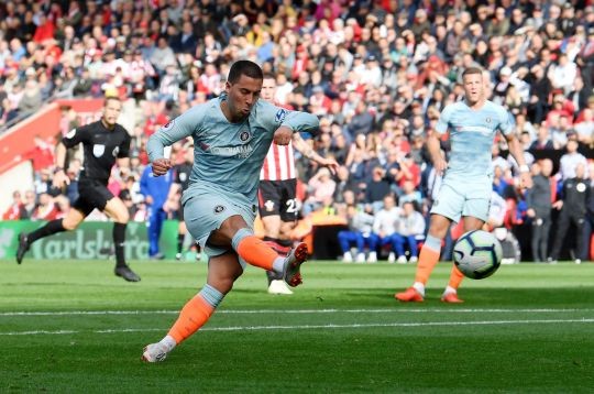 Hazard tiết lộ thường xuyên liên hệ với Varane - Bóng Đá