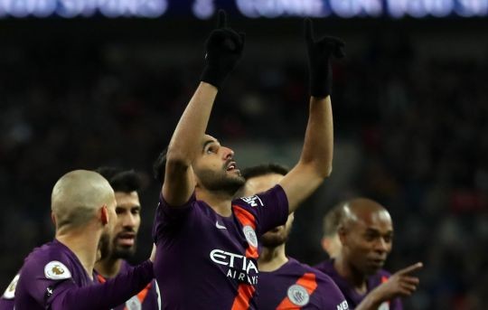Sút tung lưới Tottenham, Mahrez khiến fan Leicester muốn khóc theo - Bóng Đá