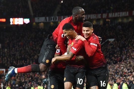 Mourinho vượt qua thành tích của Sir Alex Ferguson - Bóng Đá