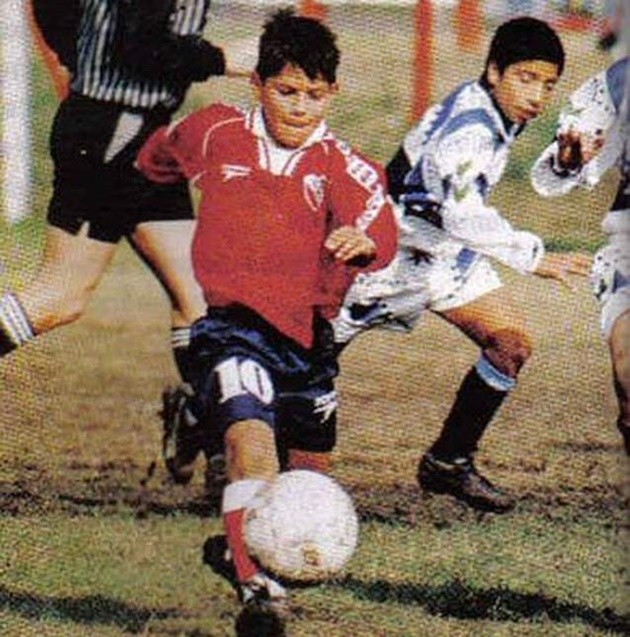 Hành trình tuổi thơ của Sergio Aguero - Bóng Đá
