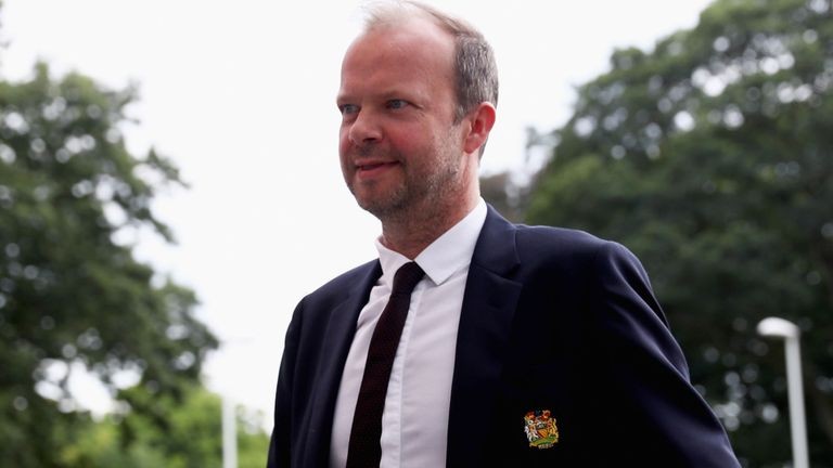 Ai là người đứng sau việc chuyển nhượng của Man Utd? - Bóng Đá