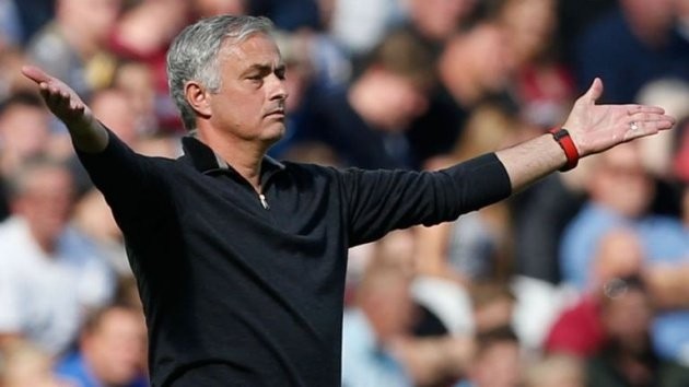 Mourinho rời khách sạn Lowry - Bóng Đá