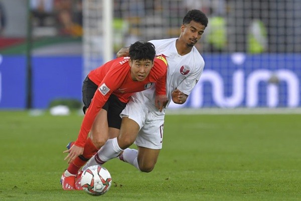 'Son Heung-min hầu như không làm gì cả, chỉ đứng yên trên sân' - Bóng Đá