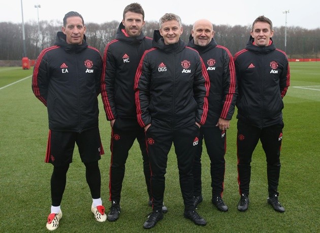 Neville tuyên bố chỉ có điều này mới giúp Solskjaer trụ lâu tại Man Utd - Bóng Đá