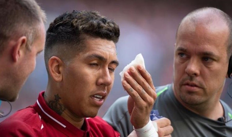 Bị chọc suýt mù mắt, Firmino cảm thấy sợ hãi - Bóng Đá