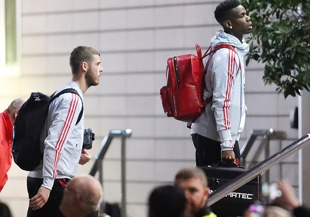 Ảnh Man Utd tới khách sạn - Bóng Đá