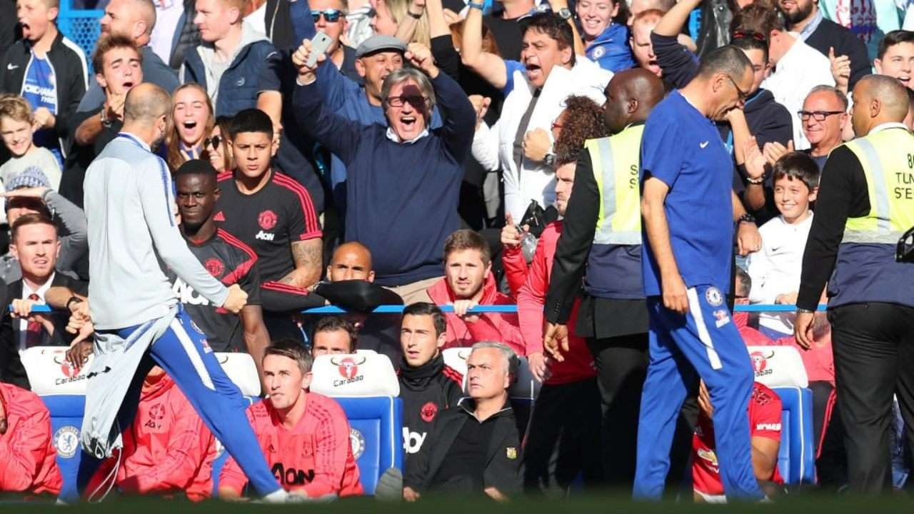 HLV Sarri đã nói điều này với Mourinho sau bàn thắng của Barkley - Bóng Đá