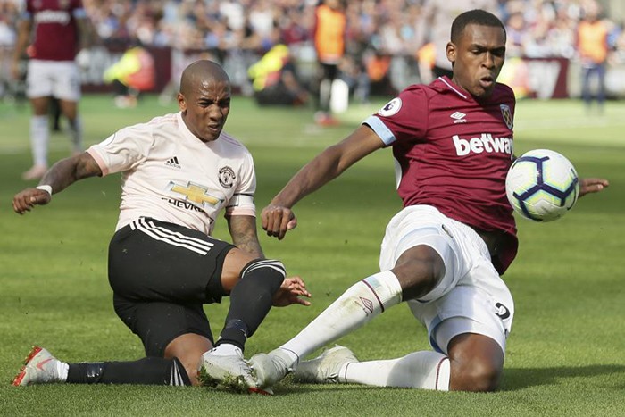 Sao trẻ Ngoại hạng Anh hồi đáp lời chèo kéo của Man Utd (Issa Diop) - Bóng Đá
