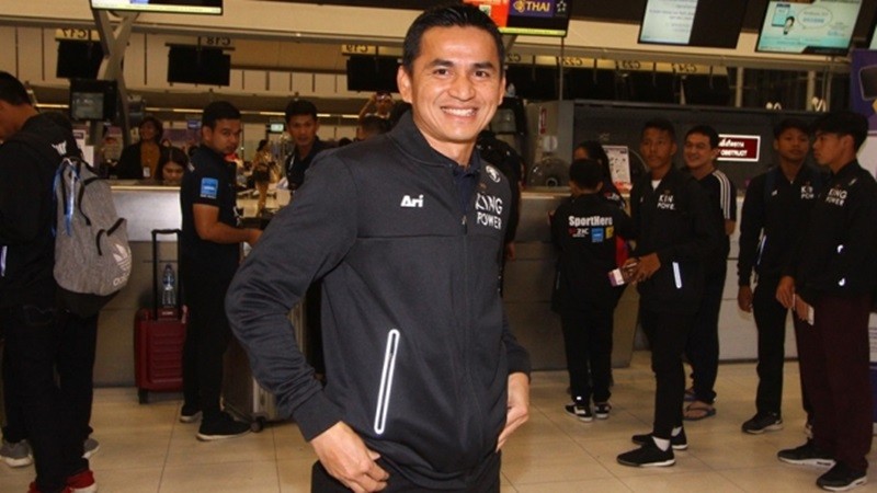 Xong! Kiatisak ra quyết định việc ngồi 