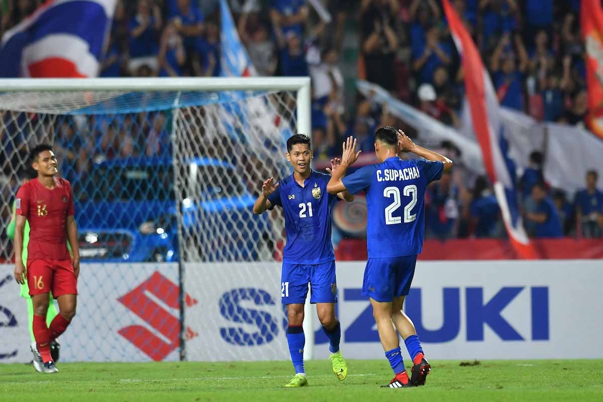 Lập siêu phẩm từ chấm phạt góc, hậu vệ Thái Lan ăn mừng như Dybala - Bóng Đá