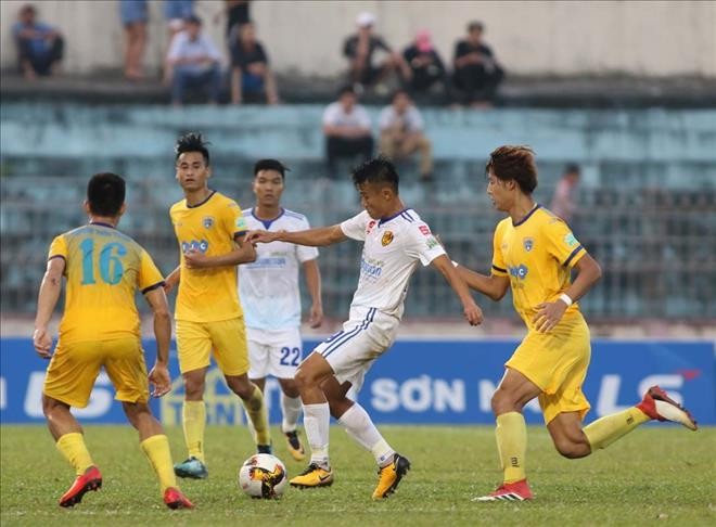 Vũ Minh Tuấn tỏa sáng, FLC Thanh Hóa trở lại top 3 - Bóng Đá