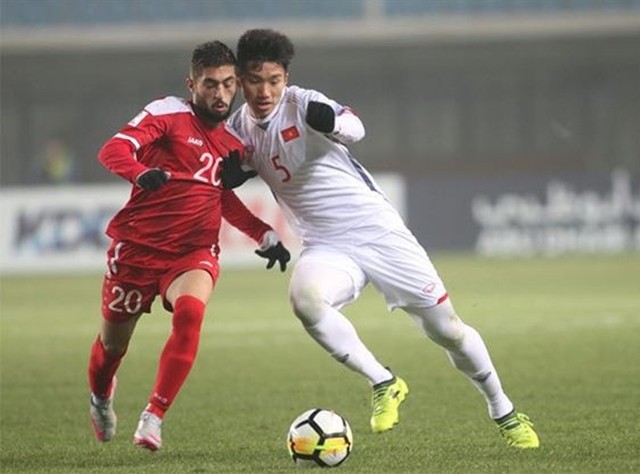 Báo nước ngoài khuyên Văn Hậu theo bước chân của Công Phượng, Xuân Trường - Bóng Đá