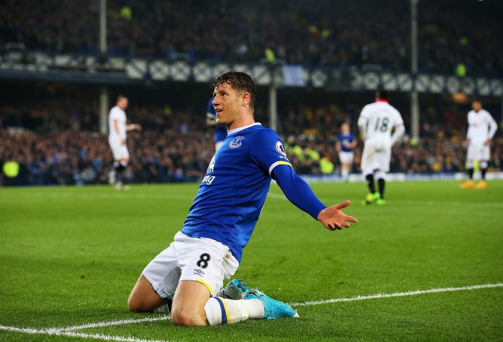 HLV Conte làm rõ lí do khiến Ross Barkley không đến Chelsea - Bóng Đá