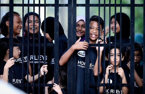 CĐV Malaysia ghi hình lén buổi tập của tuyển Việt Nam - Bóng Đá