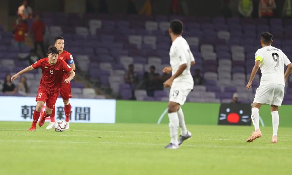 Trực tiếp ĐT Việt Nam 0-0 Yemen (H1): Sắc đỏ tràn lên tấn công - Bóng Đá