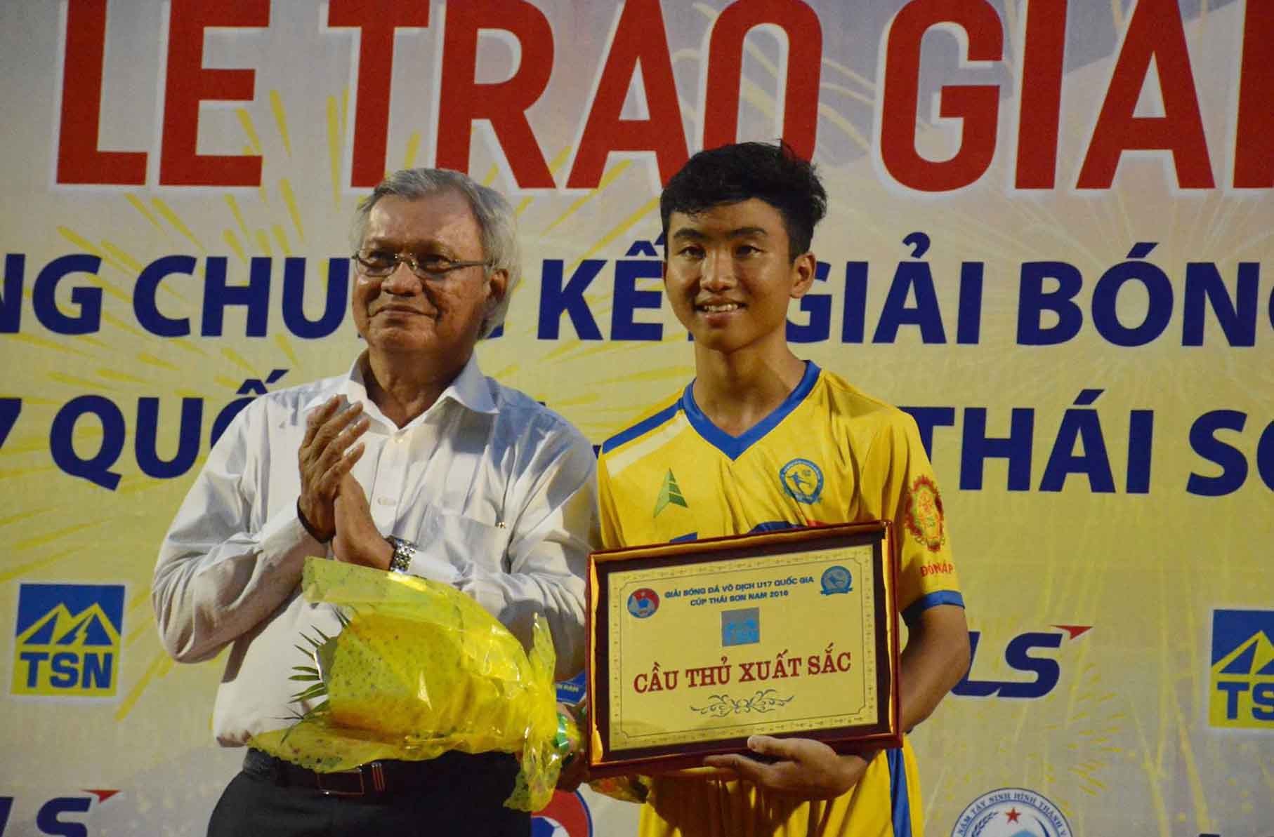 Trần Công Minh bị loại khỏi U19 Việt Nam không phải vì chấn thương? - Bóng Đá