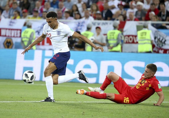 Klopp nói chuyện riêng với Arnold - Bóng Đá