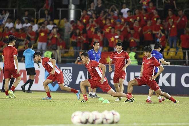 TRỰC TIẾP: Philippines 0-0 ĐT Việt Nam: Xuân Trường - Công Phượng dự bị, Quang Hải đá chính - Bóng Đá
