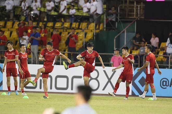 TRỰC TIẾP: Philippines 0-0 ĐT Việt Nam: Xuân Trường - Công Phượng dự bị, Quang Hải đá chính - Bóng Đá