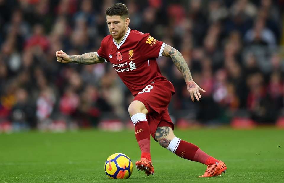 Barca muốn Moreno, Liverpool hãy 