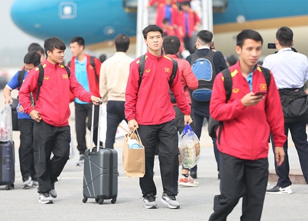 Thưởng Tết với cầu thủ Việt: Người tiền tỷ, kẻ nợ lương - Bóng Đá