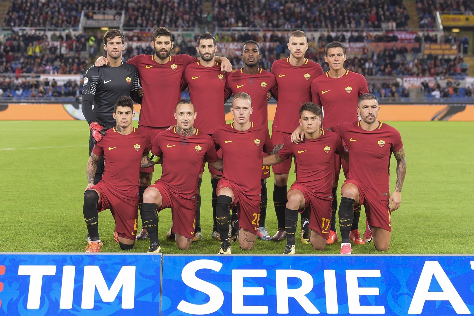 Lần đầu ra mắt, tân binh Roma thích thú lăn lộn trên mặt cỏ Olimpico - Bóng Đá