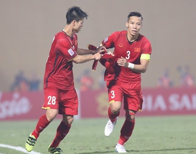 Hàng thủ ĐT Việt Nam cần cảnh giác với bóng bổng của Philippines - Bóng Đá