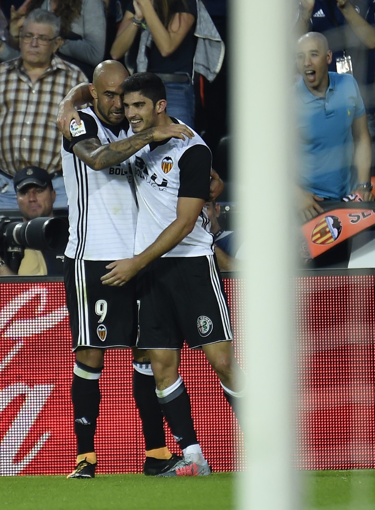 Valencia 4-0 Sevilla: - Bóng Đá