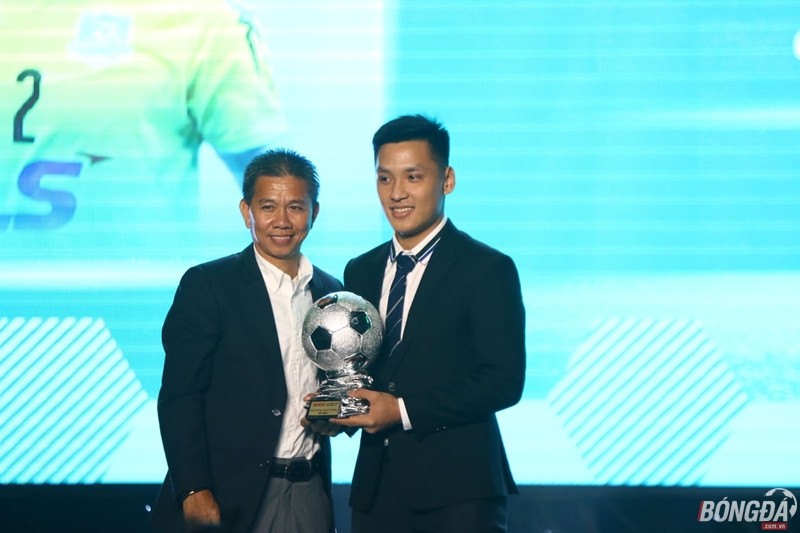 Trực tiếp quả bóng vàng Việt Nam 2018: Văn Hậu đoạt giải Cầu thủ trẻ xuất sắc nhất - Bóng Đá