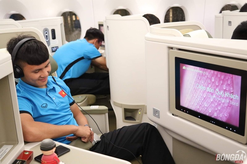 TRỰC TIẾP: ĐT Việt Nam từ Kuala Lumpur trở về Hà Nội: Quyết nâng cúp ở Mỹ Đình - Bóng Đá