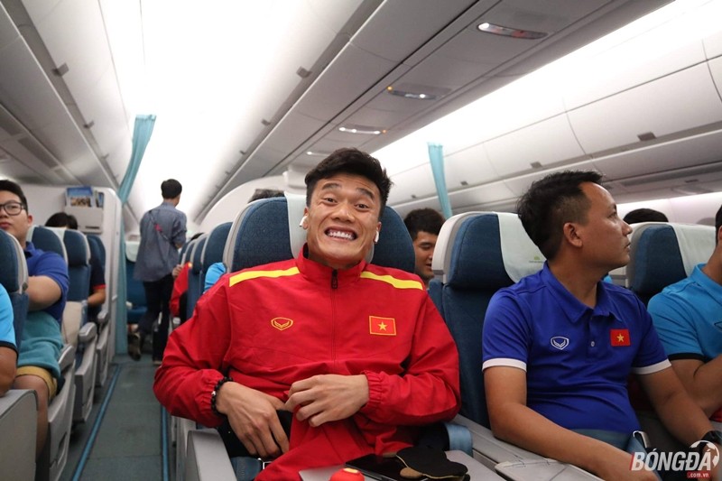 TRỰC TIẾP: ĐT Việt Nam từ Kuala Lumpur trở về Hà Nội: Quyết nâng cúp ở Mỹ Đình - Bóng Đá
