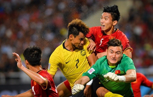 Văn Lâm lọt top 5 thủ thành đáng xem nhất tại Asian Cup 2019 - Bóng Đá